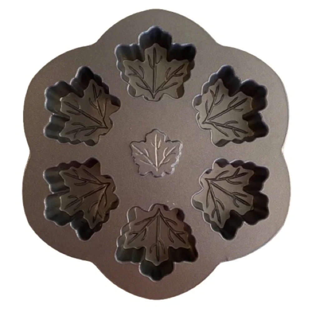 Nordic Ware Cast Aluminum Maple Leaf Cakelet Pan Nonstick Pro Baking Made in USA